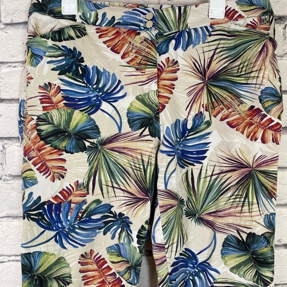 Chicos Palm Print Cropped Pants Stretch Size Medium (2.5) - Picture 4 of 9